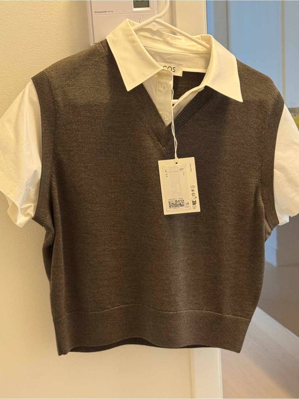 COS V‑Neck wool Vest in dark olive green